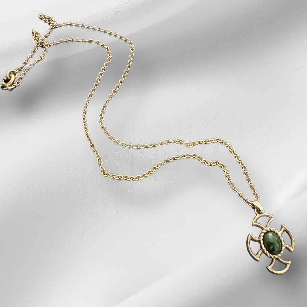 Vintage Avon 1973 Baroness Collection Necklace Gold Tone Green Celtic Cross